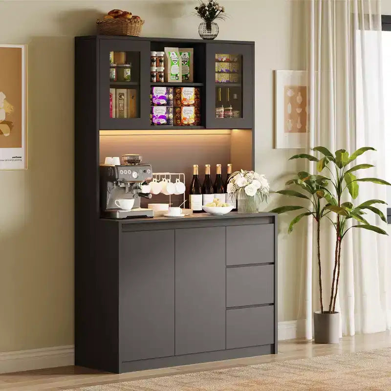 Armoire de cuisine avec lumières LED et station de charge, Grand placard de rangement avec plan de travail, Garde-manger avec tiroir et portes en verre