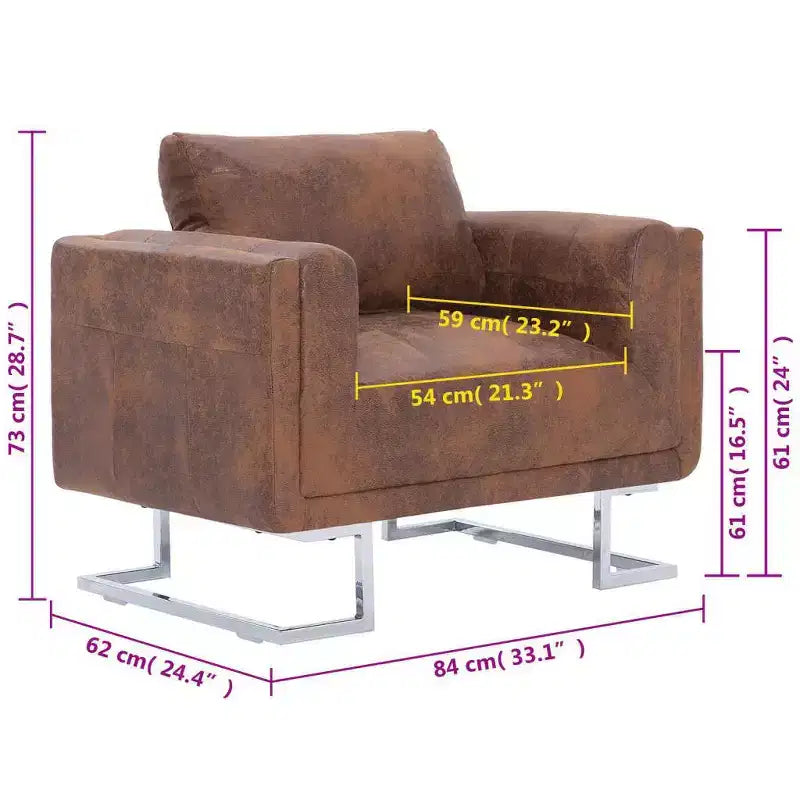 Fauteuil Cube - Revêtement en similicuir suède marron, Design ergonomique, Cadre en bois robuste, Pieds chromés élégants, Assise confortable